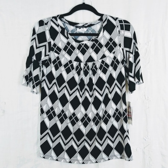 Rampage Bell Sleeve Top NWT 🎉Host Pick🎉 - Picture 7 of 7